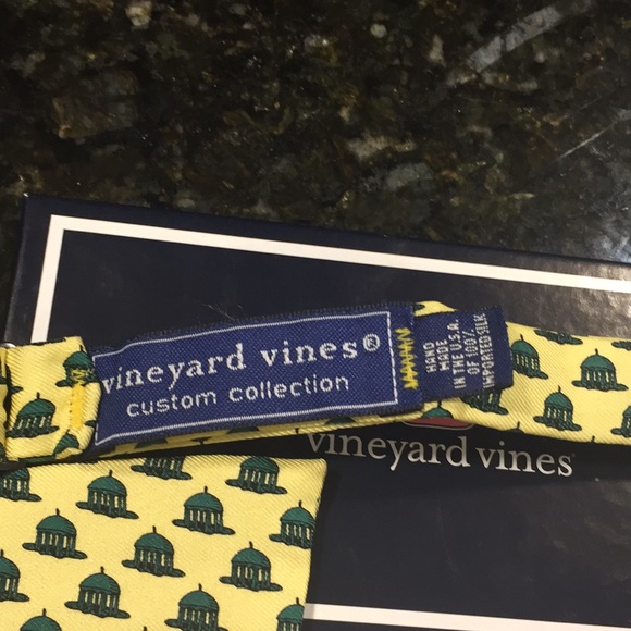 Vineyard Vines Bow tie - Picture 3 of 3